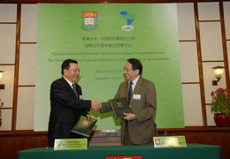 HKU Vice-Chancellor Professor Lap-Chee Tsui and President of China National Pharmaceutical Group Corporation Mr She Lulin at the signing ceremony